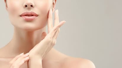 മുഖത്തെ ചുളിവുകളകറ്റാൻ വാഴപ്പഴം കൊണ്ടുള്ള ഫേസ് പാക്കുകൾ