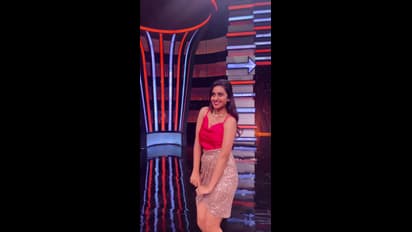 బుల్లితెరపై కుర్రాళ్ల క్రష్ గా మారింది ఇందుకే కదా.. నిలువెల్లా పరువాలతో దీపికా పిల్లి చిలిపి చేష్టలు 