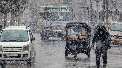 జోషిమ‌ఠ్ లో ప‌గుళ్ల సంక్షోభం మ‌ధ్య భారీగా కురుస్తున్న మంచు.. వ‌ర్షంప‌డే అవ‌కాశ‌ముంద‌న్న ఐఎండీ  