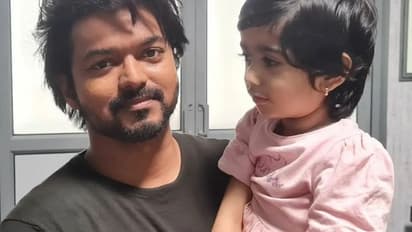 பிரபல நடிகரின் மகளை தூக்கி வைத்து கொண்டு போஸ் கொடுத்த விஜய்! வைரலாகும் போட்டோஸ்..!