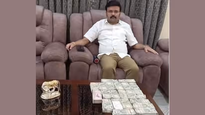 नौकरी मांगने आई महिला से रेप के बाद की शादी, जानें कौन है सैंटो रवि, जो कर्नाटक सरकार से कराता था मनचाहा काम