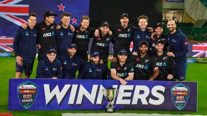 స్వదేశంలో పాకిస్తాన్కు మరో పరాభవం.. బాబర్ పదవికి ఎసరు..!