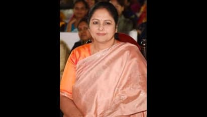 பேரன், பேத்தியை பார்க்க வேண்டிய வயசுல 3ஆவது திருமணம் செய்த வாரிசு பட நடிகை!