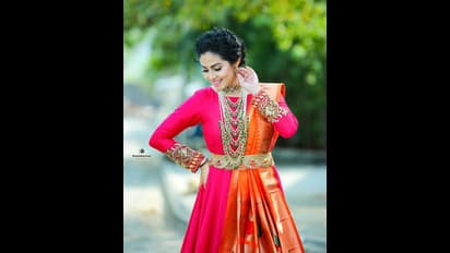 పింక్‌ డ్రెస్‌లో సీనియర్‌ హీరోయిన్‌ కిల్లింగ్‌ పోజులు..  చిలిపిగా  కవ్విస్తూ మతిపోగొడుతున్న `జయం` బ్యూటీ 