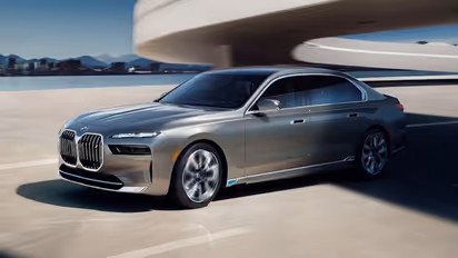 2023 BMW i7 electric sedan available in India for Rs 1.95 crore; Know its features, range and more