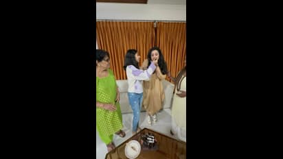 எளிமையாக நடந்த நடிகை மீனா மகள் நைனிகாவின் பிறந்தநாள் கொண்டாட்ட புகைப்படங்களை வெளியிட்ட பிரபலம்! 