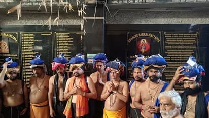 சபரிமலையில் ஜெயம் ரவியுடன் ஐயப்பனை தரிசித்த விக்னேஷ் சிவன்! வைரலாகும் புகைப்படங்கள்..!