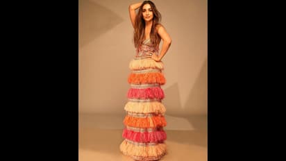 ಮತ್ತಷ್ಟು ಬೋಲ್ಡ್ ಆಗಿ ಪೋಸ್ ಕೊಟ್ಟ ಮಲೈಕಾ; ಚಳಿಗಾಲದಲ್ಲೂ ಬಿಸಿ ಹೆಚ್ಚಿಸ್ತೀರಾ ಎಂದ ಫ್ಯಾನ್ಸ್ 