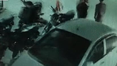  16 साल के लड़के ने बीच बाजार में यूं दौड़ाई कार: 4 लोगों को रौंदा, एक महिला को 10 फीट तक घसीट ले गया