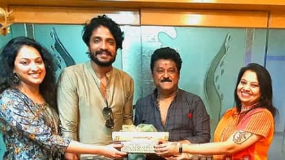 ಮದುವೆ ಆಮಂತ್ರಣ ಕೋರಲೂ ಮ್ಯಾಚಿಂಗ್ ಬಟ್ಟೆ; ಹರಿಪ್ರಿಯಾ-ವಸಿಷ್ಠ ಜೋಡಿಯ ಸುಂದರ ಫೋಟೋಗಳು 