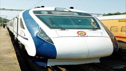 వందే భారత్ ఎక్స్‌ప్రెస్ : ఖమ్మం రైల్వేస్టేషన్‌లో బీఆర్ఎస్, బీజేపీ కార్యకర్తల పోటా పోటీ నినాదాలు