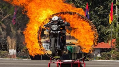 Army Day: तस्वीरों में देखें सेना के जवानों के कैसे दिखाया शौर्य, आर्मी चीफ ने चीन को लेकर दिया बड़ा बयान