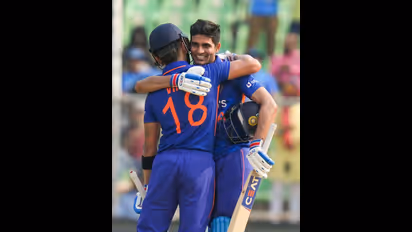 IND vs SL: விராட் கோலி மெகா சதம்; ஷுப்மன் கில் 2வது சதம்..! 50 ஓவரில் 390 ரன்களை குவித்தது இந்திய அணி