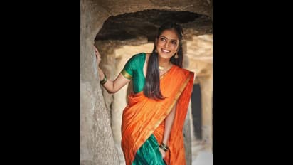 హాఫ్ శారీలో మాళవికా మోహనన్ కొంటె పోజులు.. చిరునవ్వుతో గుండెల్ని పిండేస్తున్న యంగ్ బ్యూటీ!