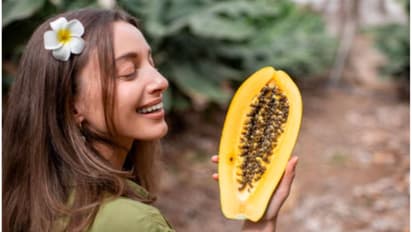 മുഖത്തെ കറുത്ത പാടുകള് അകറ്റാന് പപ്പായ; ഉപയോഗിക്കേണ്ടത് ഇങ്ങനെ...