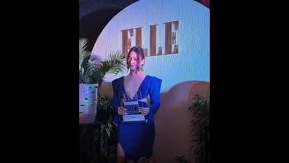 బ్లూ టైట్‌ ఫిట్‌లో తమన్నా క్లీవేజ్‌ షో.. సైడ్‌లో థైస్‌ అందాలు చూపిస్తూ విజువల్‌  ట్రీట్‌ 