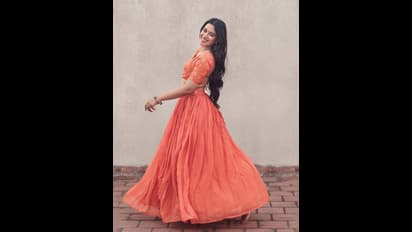 ఇంద్ర ధనుస్సు అమ్మాయిగా మారితే.. మైకం తెప్పిస్తున్న వరుణ్ తేజ్ హీరోయిన్, ఆ నడుమైతే మైండ్ బ్లోయింగ్ 