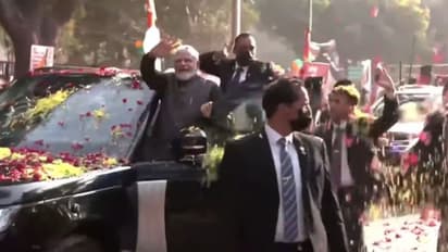 ఢిల్లీలో ప్రధాని మోదీ మెగా రోడ్ షా.. ఘనస్వాగతం పలికిన పార్టీ శ్రేణులు..