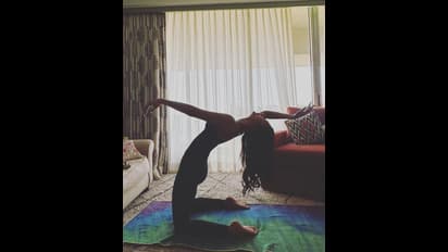 KGF ಸುಂದರಿಯ ಯೋಗ ಪೋಸ್‌ಗೆ ಫ್ಯಾನ್ಸ್ ಫಿದಾ; ಮೌನಿ ಬ್ಯೂಟಿ ಸೀಕ್ರೆಟ್ ರಿವೀಲ್ 