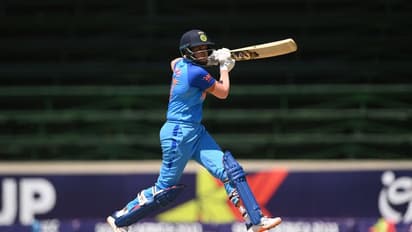 ഓൾറൗണ്ട് മികവുമായി ഇം​ഗ്ലണ്ട്; ആദ്യ ട്വന്‍റി 20യില്‍ ഇന്ത്യന്‍ വനിതകള്‍ക്ക് ദയനീയ തോല്‍വി