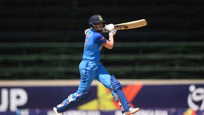 പവര്പ്ലേയില് ഒരു വിക്കറ്റ് മാത്രം നഷ്ടം; പാകിസ്ഥാനെതിരെ പവറോടെ ഇന്ത്യ മുന്നോട്ട്