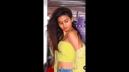 పట్టు పావడతో దీపికా పిల్లి చిలిపి పనులు.. పైట లేకుండా అందాలు చూపిస్తున్న యంగ్ యాంకర్ 