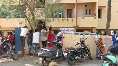  హైద్రాబాద్ తార్నాకలో విషాదం: ఒకే కుటుంబంలో  నలుగురి ఆత్మహత్య