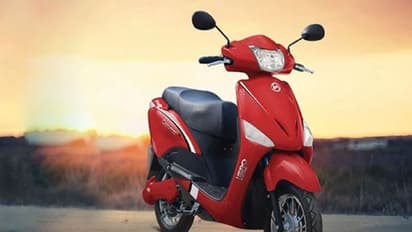 മൈലേജ് 140 കിമീ, വില ഒരുലക്ഷത്തിൽ താഴെ; വിപണിയിൽ കോളിളക്കം സൃഷ്ടിച്ച് ഈ സ്കൂട്ടര്!