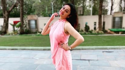 സോണിയ അഗര്‍വാള്‍ വീണ്ടും മലയാളത്തില്‍; 'കര്‍ട്ടന്‍' ഫസ്റ്റ് ലുക്ക്