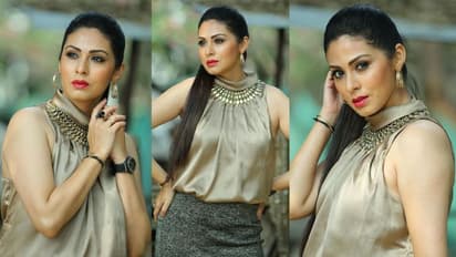 ఏం తింటున్నావు సదా నీకది పెరగదా... జయం బ్యూటీ హాట్ ఫోటోస్ పై నెటిజన్ షాకింగ్ కామెంట్!