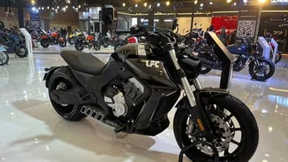 5 PHOTOS में देखें बैटमैन वाली बाइक का लुक, एक कार के बराबर हो सकती है इसकी कीमत