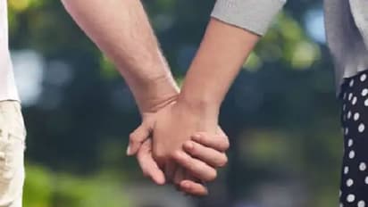 नाबालिग छात्र को लेकर फरार हुई ट्यूशन टीचर, अनोखी प्रेम कहानी को जानकर घरवाले भी परेशान