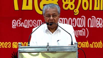 കരുതൽ തടങ്കല്, കനത്ത പൊലീസ് സുരക്ഷ; എന്നിട്ടും രണ്ടിടത്ത് മുഖ്യമന്ത്രിക്ക് നേരെ കരിങ്കൊടി പ്രതിഷേധം