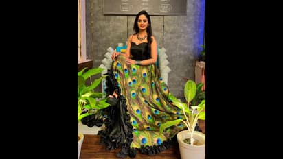 పురివిప్పిన నెమలిలా ‘బిగ్ బాస్’ అరియానా.. స్టన్నింగ్ పోజులో కట్టిపడేస్తున్న ఆర్జీవీ గర్ల్!