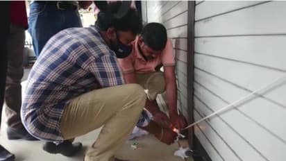 കുഴിമന്തി കഴിച്ച മൂന്ന് പേർ ആശുപത്രിയിൽ, ഭക്ഷ്യവിഷബാധയെന്ന് വിവരം; പറവൂരിൽ ഹോട്ടൽ പൂട്ടിച്ചു