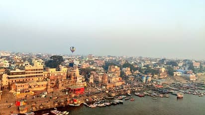 काशी के आकाश में नजर आए हॉट एयर बैलून, Photos से जानिए इस फेस्टिवल से जुड़ी खास बातें