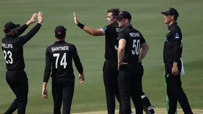 టీమిండియా బౌలర్ల ధాటికి వన్డేలలో కివీస్ చెత్త రికార్డు.. 