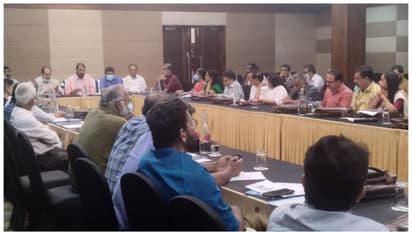 പാഠ്യപദ്ധതി പരിഷ്കരണം: ആദ്യ ഘട്ട പുതിയ പാഠപുസ്തകങ്ങൾ 2024-25 അക്കാദമിക വർഷം വിതരണം ചെയ്യും