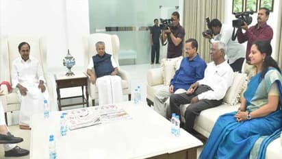  ప్రగతి భవన్ లో  మూడు రాష్ట్రాల సీఎంలతో  కేసీఆర్ బ్రేక్ ఫాస్ట్  మీటింగ్:  జాతీయ రాజకీయాలపై చర్చ