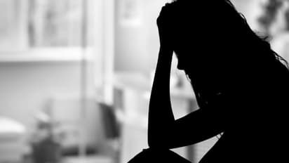 കാട്ടാനയെ കണ്ട് ഭയന്നോടി ഗര്ഭിണിയായ യുവതിക്ക് പരിക്ക്; ഗർഭസ്ഥ ശിശു മരിച്ചു, ആശുപത്രിയലെത്തിച്ചത് ജീപ്പില്