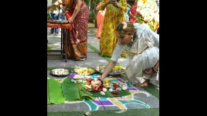 அப்பா ரஜினிகாந்த் காலில் விழுந்து ஆசி பெற்று மகன்களுடன் பொங்கல் கொண்டாடிய ஐஸ்வர்யா! ஹாப்பி மொமெண்ட்ஸ் போட்டோஸ்