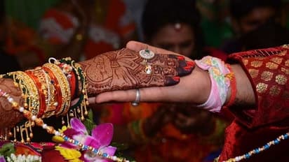 భర్త ఫోన్ లిఫ్ట్ చేయలేదని భార్య ఆత్మహత్య.. తట్టుకోలేక భర్త కూడా.. ‘ప్రతి రోజు 50 ఐ లవ్యూ మెస్సేజీలు’