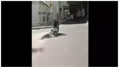 വാഹനങ്ങള്‍ കൂട്ടിയിടിച്ചു; തർക്കത്തിനൊടുവിൽ കാറോടിച്ചിരുന്നയാളെ സ്കൂട്ടറിന് പിന്നിൽ വലിച്ചിഴച്ചു; വീഡിയോ