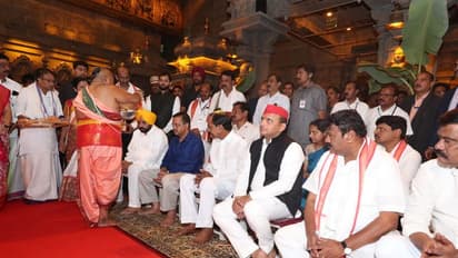 ఇద్దరు సీఎంలు, ఓ మాజీ సీఎంతో కలిసి యాదగిరీశున్ని దర్శించుకున్న కేసీఆర్ (ఫోటోలు) 