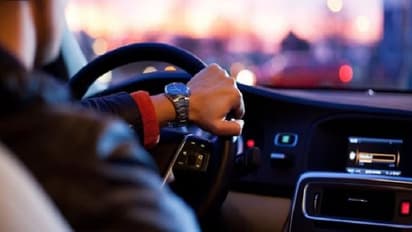 இருசக்கர வாகனம் மீது மோதிய சொகுசு கார்.. சினிமா பாணியில் தூக்கி வீசப்பட்ட ஓய்வு பெற்ற அரசு அதிகாரி பலி..!