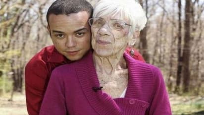 91 साल की बुढ़िया को जवान लड़के से हुआ इश्क, रचाई शादी...हनीमून पर फिजिकल होने के दौरान हो गया कांड