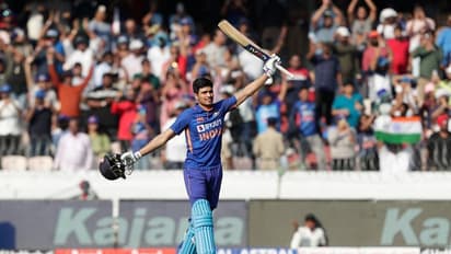 IND V/S NZ: वर्ल्ड क्रिकेट में शुभमन ने मचाई धूम, 3 छक्के मारकर ठोंकी डबल सेंचुरी, भारत ने दिया 350 का टार्गेट