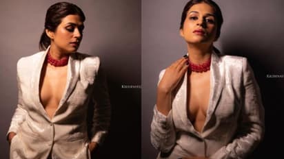 బ్రావేసుకోకుండా.. పరువాల విందు చేస్తోన్న శ్రద్ధా దాస్, కోటులోని సొగసులతో రెచ్చగొడుతోన్న బ్యూటీ