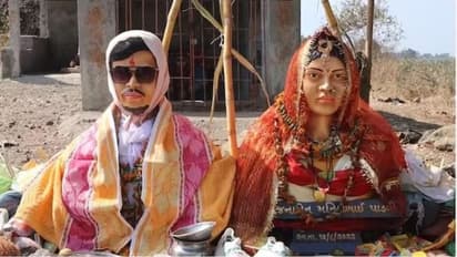 വിവാഹത്തിന് സമ്മതിച്ചില്ല, കമിതാക്കൾ  ജീവനൊടുക്കി, ഇരുവരുടെയും പ്രതിമകളുണ്ടാക്കി വിവാഹം നടത്തി കുടുംബം