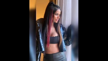 విమానాశ్రయంలో రచ్చ రచ్చ చేసిన పూనమ్ పాండే.. జాకెట్ ఓపెన్ చేసి బ్లాస్టింగ్ అందాలతో హాట్ షో 